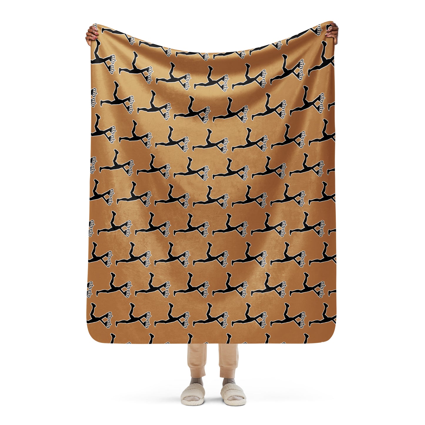 Person holding a gold marron blanket with black and white patternof Lux Runner on a brown background